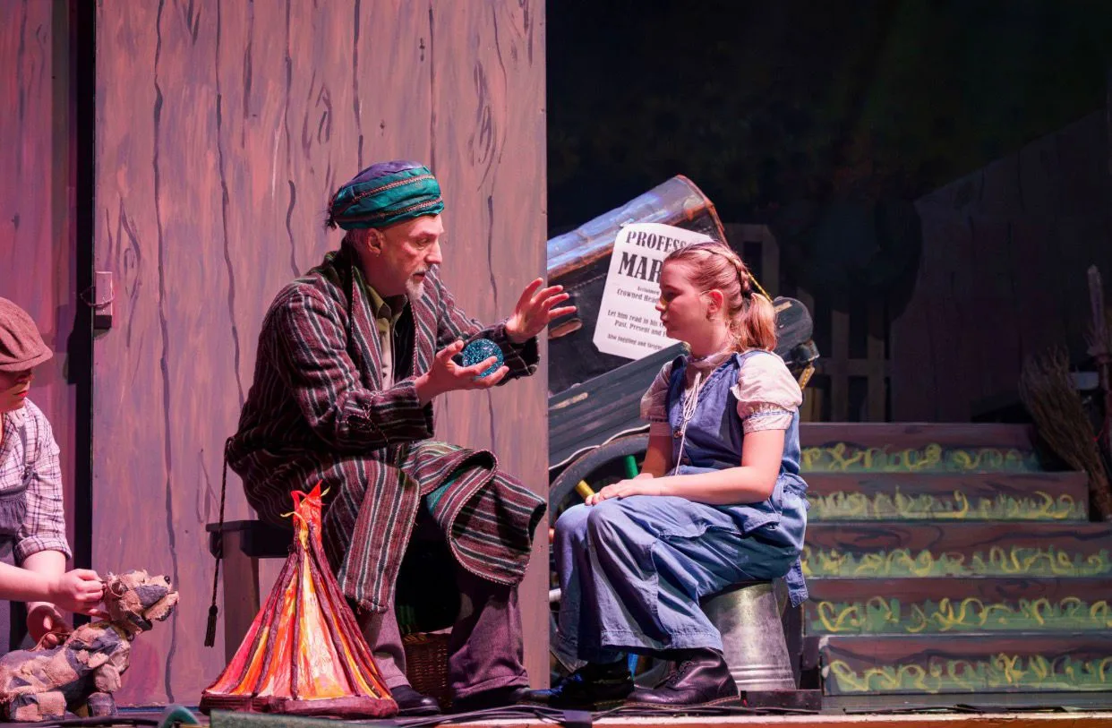 Violet Freann on stage with Professor Marvel in The Wizard of Oz